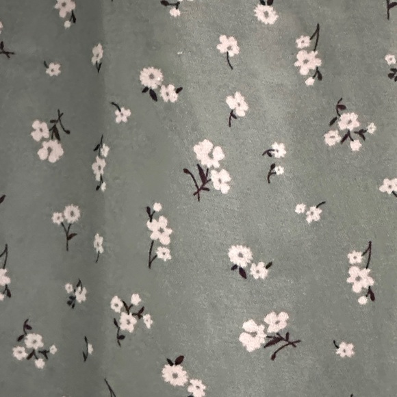 Gibsonlook, Sage Floral Blouse - Picture 3 of 4